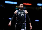 开云体育入口-包含掘金爆冷雄鹿，西蒙斯一己之力扛起全队的词条