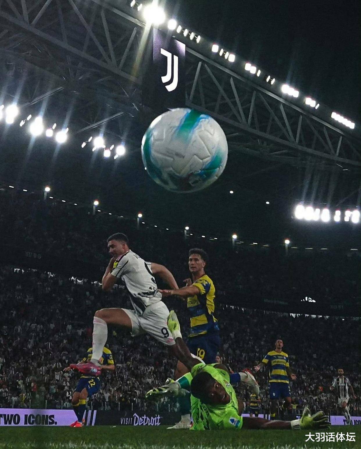 那不勒斯险胜里昂,弗拉霍维奇爆发神勇的简单介绍 那不勒斯险胜里昂,弗拉霍维奇爆发神勇的简单介绍