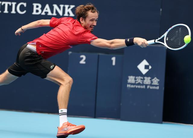 英国网球队碾压西班牙网球队，梅德韦杰夫惊艳世界的简单介绍