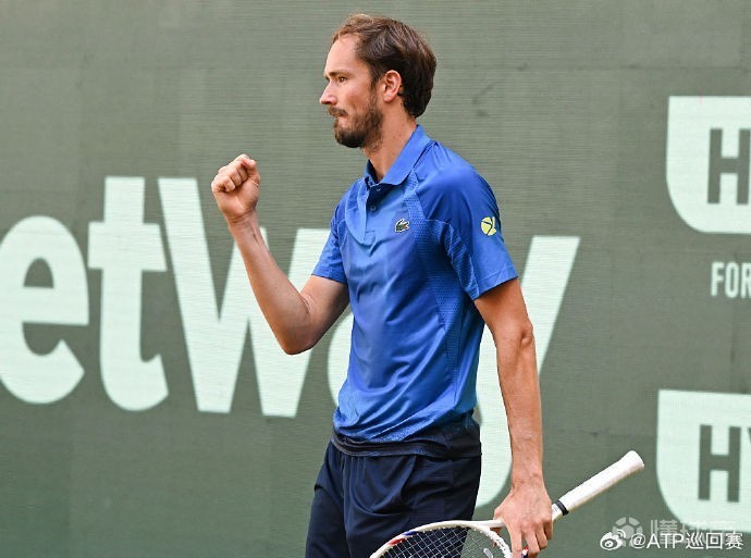英国网球队碾压西班牙网球队，梅德韦杰夫惊艳世界的简单介绍