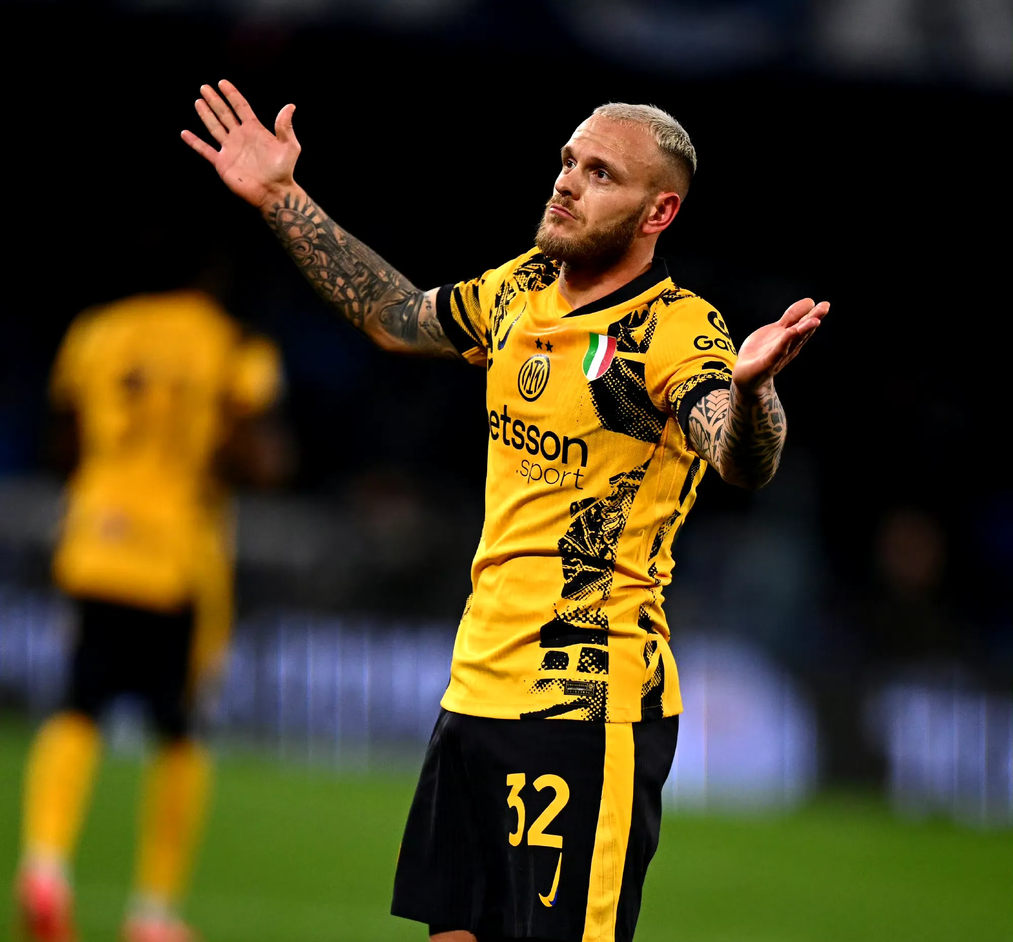 那不勒斯完胜荷兰，卡塞米罗绝境逆转