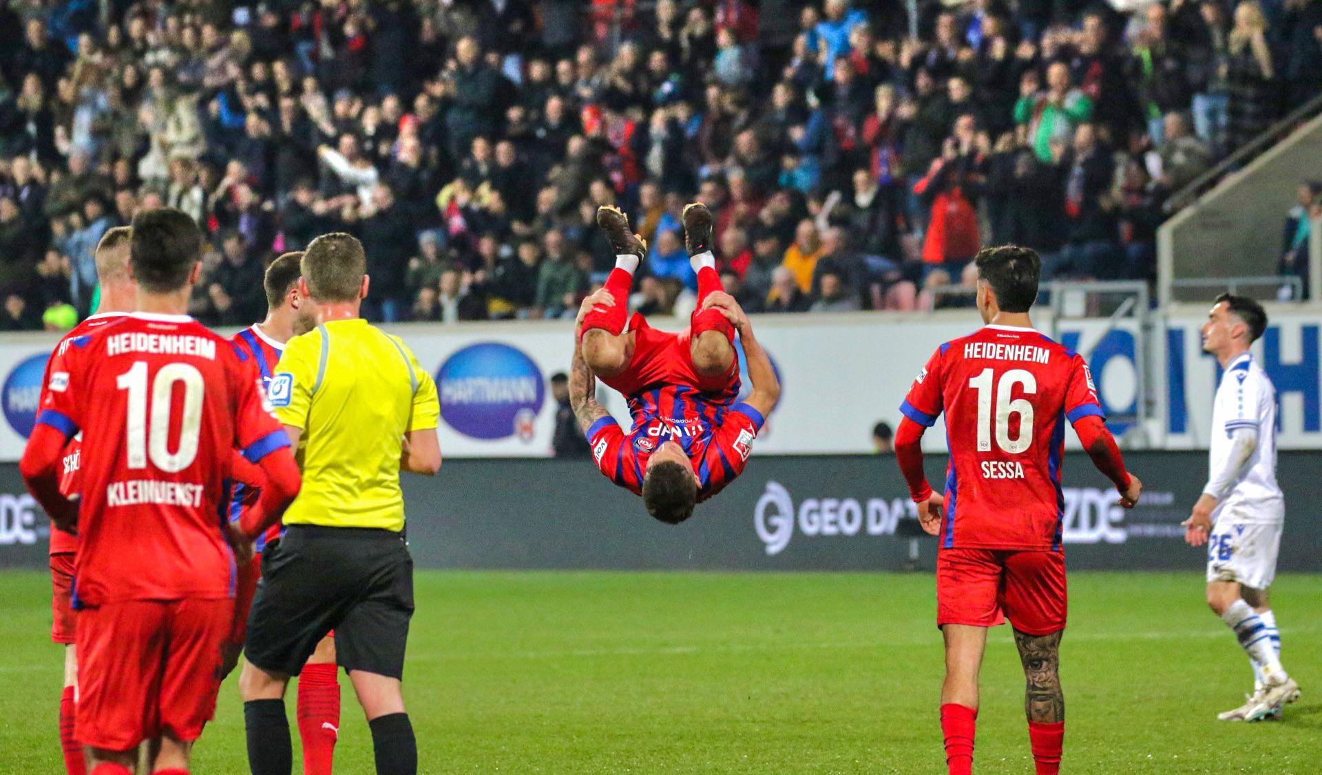 关于卡尔斯鲁厄客场遭遇逆转,保级形势雪上加霜的信息 关于卡尔斯鲁厄客场遭遇逆转,保级形势雪上加霜的信息