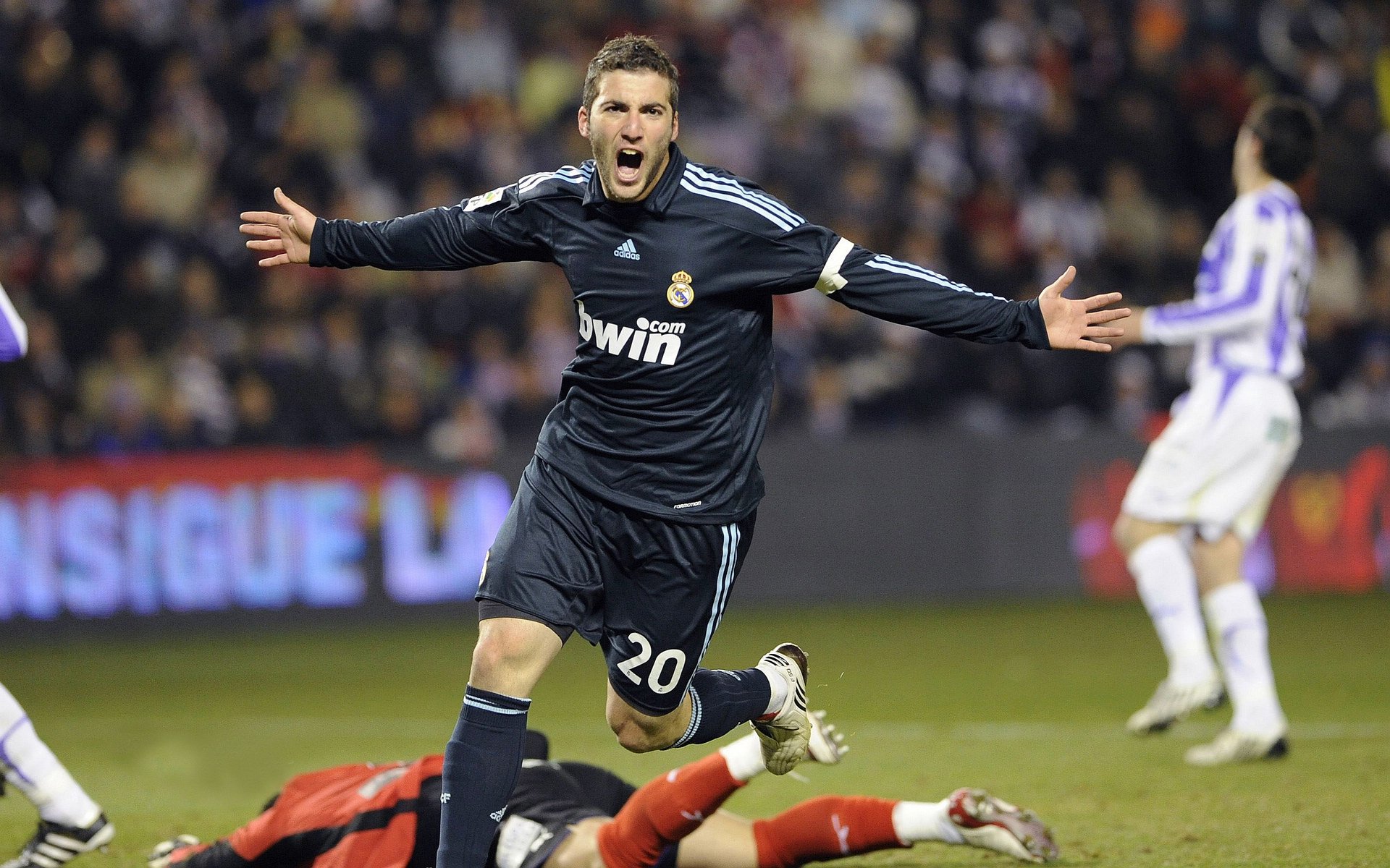 非洲雄狮对决绿鹰，当南美精灵闪耀—迪巴拉赛后满分评分背后的战术革命