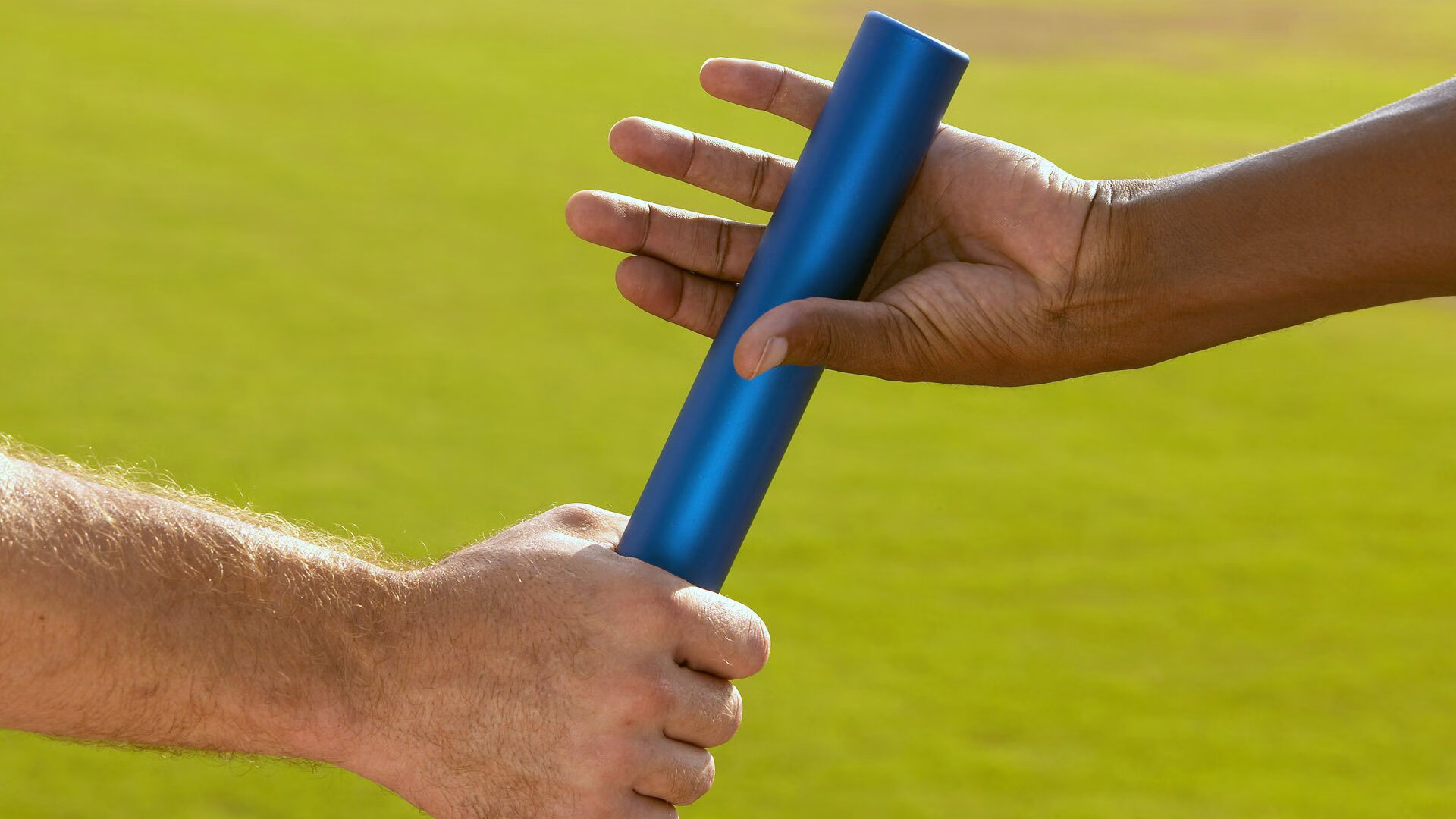 赛道烽烟,阿斯顿马丁鏖战法拉利,诺里斯点燃赛场