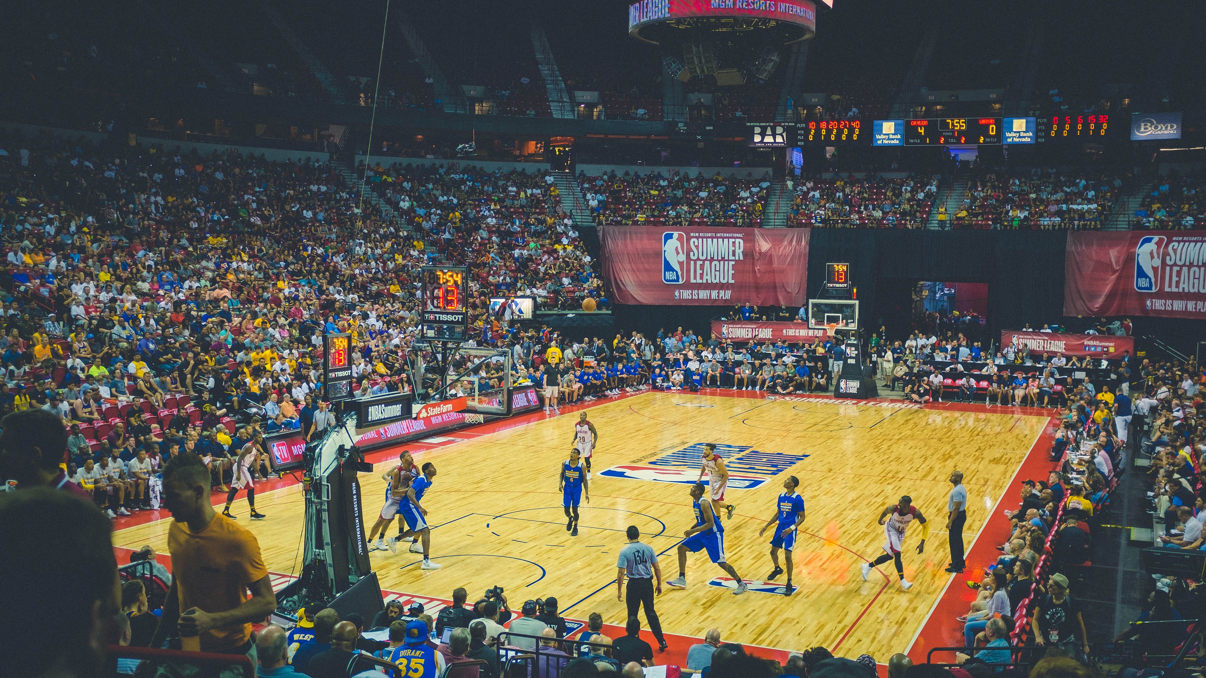 米切尔狂飙引爆上海滩，申城铁军碾压四川展露冠军相