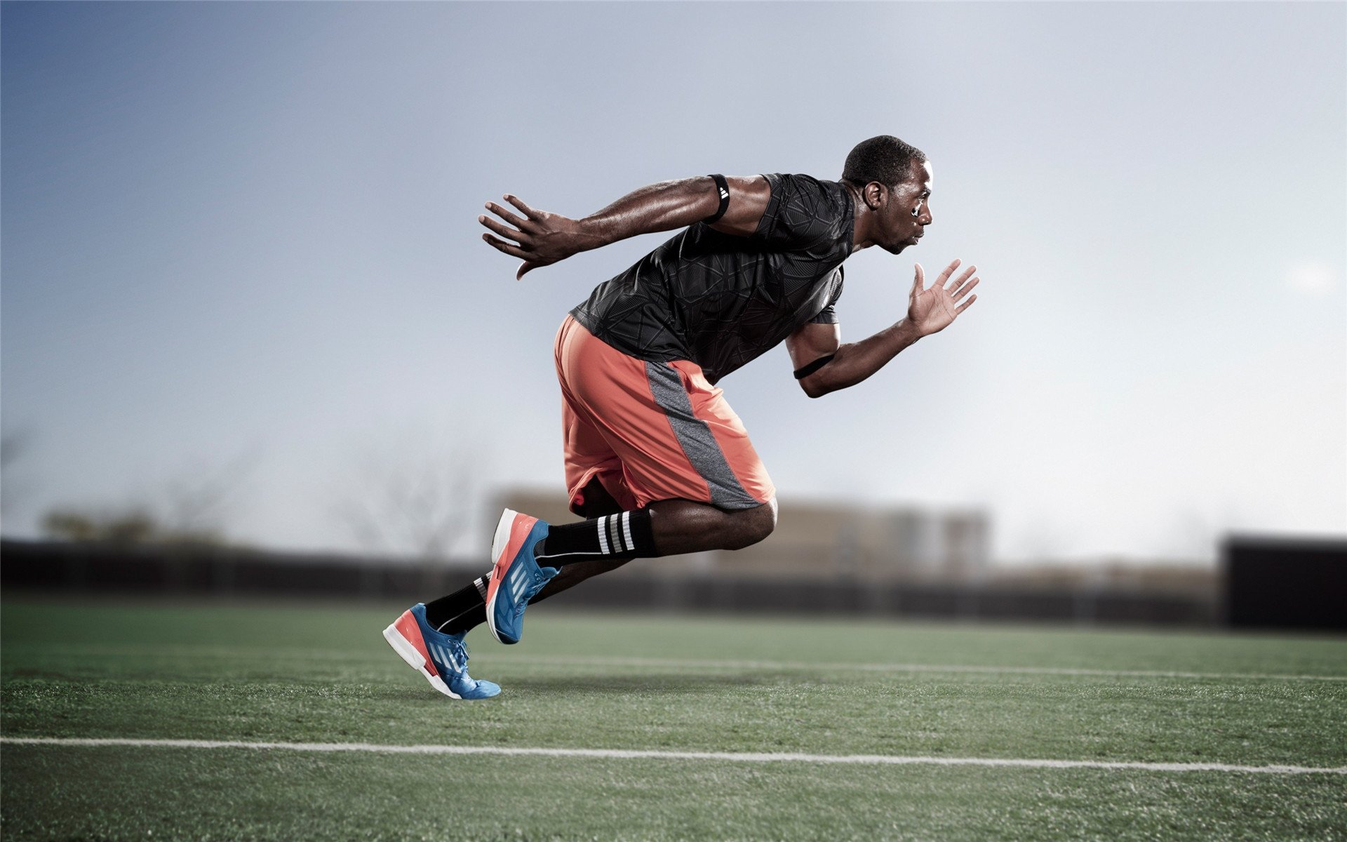 红色狂飙与银色闪电，法拉利力克雷诺，汉密尔顿惊艳四座的传奇之战